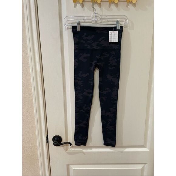 NWT SPANX Camo print high rise leggings size XS - Picture 1 of 5